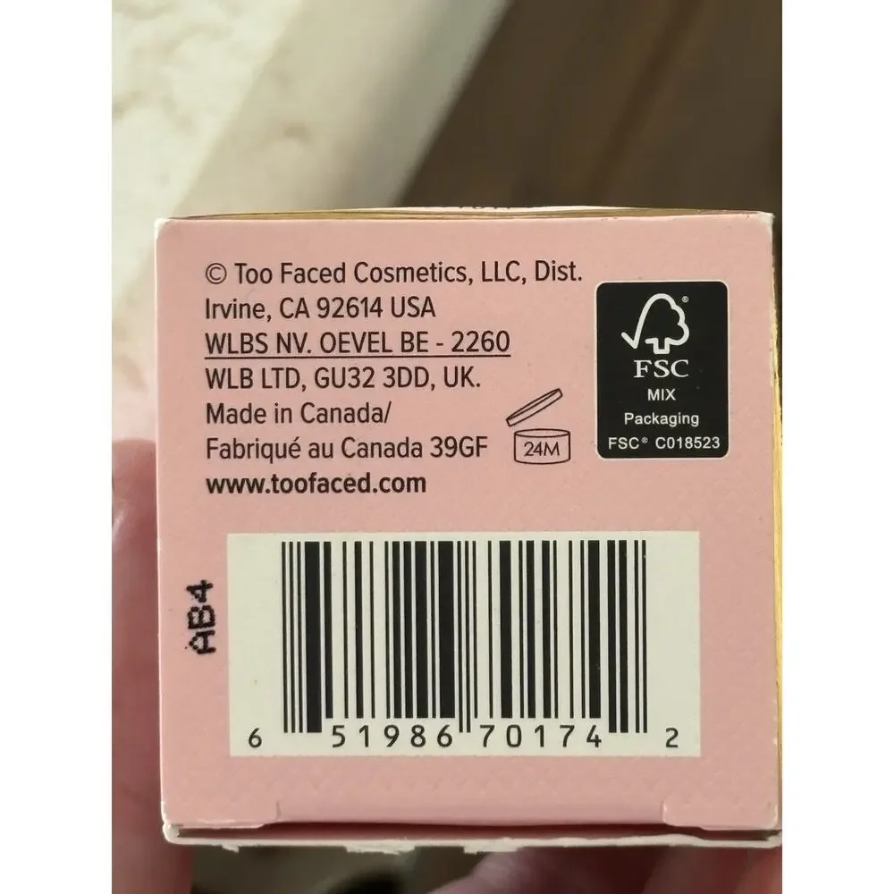 Too Faced Born This Way Oil Free Undetectable Foundation Snow 1.0 Oz 30mL